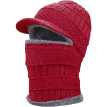 Wintermuts met sjaal en handschoenen, gemaakt van pluche fleece.