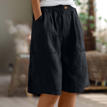 Calça curta feminina de cor sólida, com elástico na cintura, botões e bolsos, ideal para o verão.