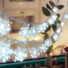 Guirlande lumineuse à 40 LED en forme de flocons de neige, 6 m, blanc froid, décoration de Noël intérieure/extérieure – Compatible avec les