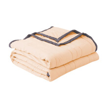 Couette légère pour l'été, en microfibre ultra-douce, style moderne, unie et matelassée.