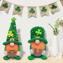 Decorazioni per il giorno di San Patrizio: bambola folletto e gnomi con trifoglio.