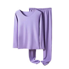 Completo pigiama termico da donna, composto da maglia a maniche lunghe e pantaloni, ideale per dormire in autunno.
