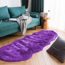 Fioletowy dywanik ze sztucznego futra 60x180 cm