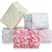 Set van 5 gewatteerde make-uptasjes met bloemenprint en ritssluiting