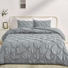 Queensize dekbedset van microvezel met donsvervanging (100% synthetisch).