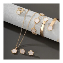 5-teiliges Schmuckset für Damen mit Glücksblumen-Dekor und funkelnden Strasssteinen: Halskette, Armband, Armreif, Ohrringe und Ring. Modeschmuck