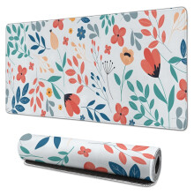 Red Blossoms & Green Leaves Gaming Musemåtte, Vandtæt, Skridsikker, Syede Kanter, 96x33 cm, Gummibase