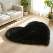 Heart-shaped faux fur rug black 15.7 x 19.7 inches