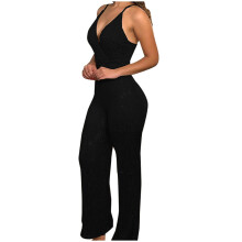 Macacão preto feminino, corte justo, elegante, tamanho XL.