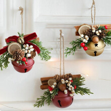 Décoration de Noël à suspendre avec grelot, nœud et pin