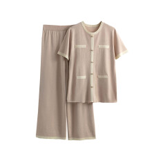 Dames pyjamaset van ijzijde met korte mouwen, blouse en wijde pijpen, effen en comfortabel.