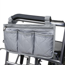 Bolsa lateral para cadeira de rodas com bolsos e faixa refletora.