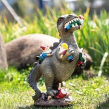 Estátua de Gnomo de Jardim Comendo Dinossauros