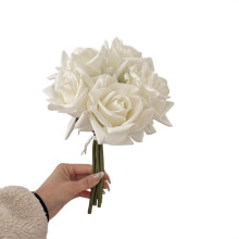 Bouquet di rose artificiali realistiche a 5 steli – Elegante decorazione per matrimoni/anniversari/feste, centrotavola per vaso – Adatto per