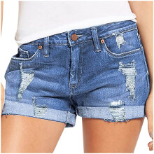 Shorts jeans femininos de cintura média, rasgados, elásticos, com barra desfiada, estilo casual, azul claro.