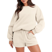 Conjunto de moletom feminino de duas peças, composto por moletom oversized e shorts de moletom. Modelo casual e confortável para 2023.