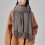 Cachecol feminino de lã leve e macio, estilo pashmina, ideal para usar como xale ou echarpe. 6