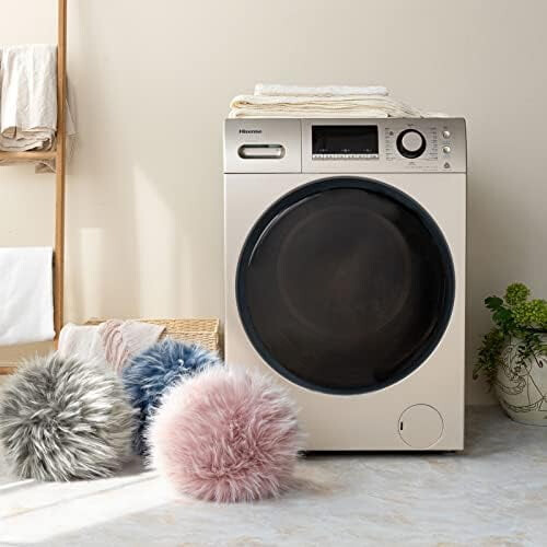 Μαξιλάρι Ashler Plush Round, με σφαιρικό μαξιλάρι από τεχνητή γούνα και λαβή, 12"x12", σκούρο 2