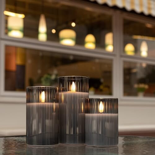 Set di 3 candele a colonna in cera con LED rossi, telecomando e timer. 2