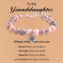 Gepersonaliseerde armband met initialen en kralen – Roze AT-bedel voor vrouwen en meisjes, ideaal cadeau voor school, verjaardag of Kerstmis