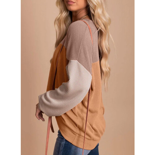 Damenmode 2023: Farbblock-Strickpullover mit langen Ärmeln und Rundhalsausschnitt 2