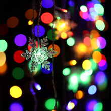 Guirlande lumineuse de 4 m (13 pi) en forme de flocons de neige, guirlande LED féérique à brancher pour Noël, mariages et fêtes – Multicolore