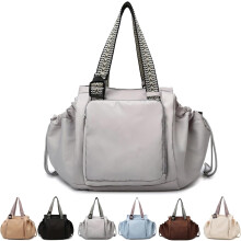 Ekon Essential Tote, multifunkčná cestovná taška-organizér pre dámy, sa môže pochváliť veľkou úložnou kapacitou