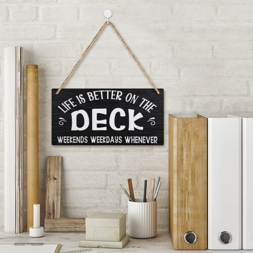 Placa rústica de madeira 'A vida é melhor no deck' 15x30cm 1