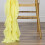 Gelbe Stuhlschleife aus gewelltem Chiffon 2