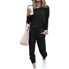Completo da donna a due pezzi: maglione a maniche lunghe con tasca e pantaloni lunghi, set da casa 2047