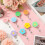 8-pak pastelfarvede blomster- og smileskilte med klips 4