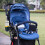 Support pour poussette avec porte-gobelet pour faciliter les déplacements de bébé 8