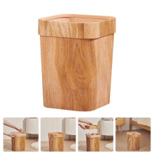 Poubelle en plastique couleur chocolat avec motif imitation bois pour usage domestique. Simple et compacte, 7,8 gallons (environ 30 litres).