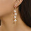 Boucles d'oreilles longues blanches à fleurs et petit pompon 6