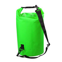 Mochila estanque impermeável de 10 litros com alças de ombro ajustáveis, ideal para esqui, na cor verde.