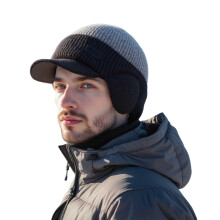 Gorro de invierno de punto con forro polar, orejeras y visera, color gris, apto para clima frío.