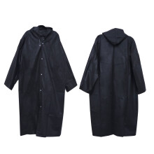 Chaqueta impermeable negra para senderismo, talla única, ideal para viajes.