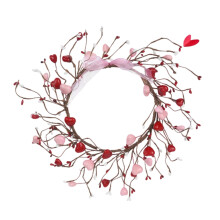Couronnes de la Saint-Valentin : Couronnes rondes et baies en forme de cœur pour un mariage à l’occasion de la Saint-Valentin, B
