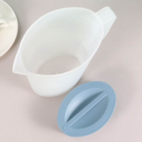 1 Brocca in plastica resistente al calore con coperchio per feste, blu, 1,6 l 2