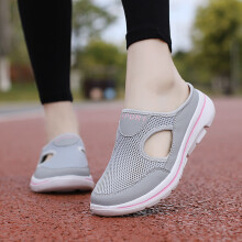 Tøfler Uformelle Tresko Komfortable Slip-On Walking Mules med Innendørs Utendørs Sklisikker Såle for Herrer og Dame (Lysegrå, 6)