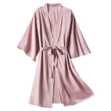Kurze Satin-Bademäntel für Damen, ideal für Brautjungfern, Bräute und Hochzeitsgäste. Weiche Loungewear in Unifarben. Bis zu 25 % Rabatt auf