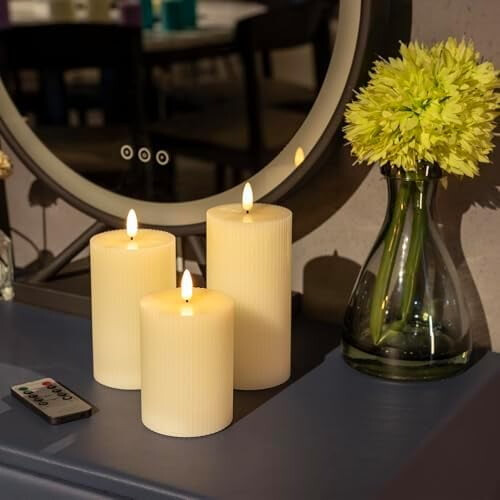 Set di 3 candele a colonna a LED con finitura a coste, telecomando e timer. 1