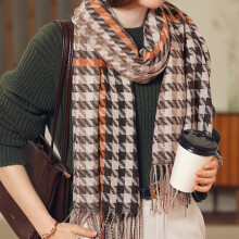 Cachecol de lã feminino, modelo longo, xadrez pied-de-poule, ideal para o inverno.