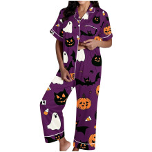 Paarse pyjamaset met korte mouwen en knoopjes voor dames, zachte nachtkleding met Halloweenprint – perfect voor Halloween-thema's