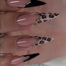 Unghie finte Y2K Goth Kawaii - Unghie finte acriliche punk edgy con decorazioni 3D in stile gotico.