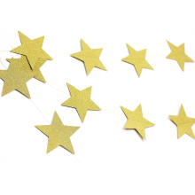 Conjunto de 2 guirlandas decorativas com estrelas douradas para pendurar, ideais para todas as idades no Natal.