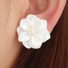 1 Pair Stud Earrings Anti-allergy Decorative Exquisite Temperament Hyperbole Flower Faux Pearl Earrings for Dating,Pink