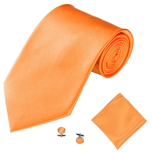 Conjunto de terno masculino de cor sólida com gravata, abotoaduras e lenço de bolso.