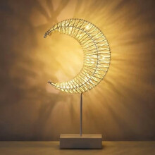 Lampe de table en rotin en forme de lune, éclairage LED blanc en forme de croissant de lune alimenté par piles, idéale pour les décorations du