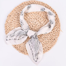 Lenço de seda feminino com estampa de flores de caju em cetim, ideal para primavera e verão.